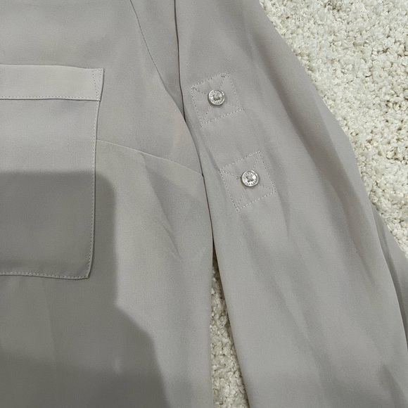 Express Portofino Gold Beads on Collar Roll Tab Sleeve Button Up Blouse Size M - Picture 4 of 5